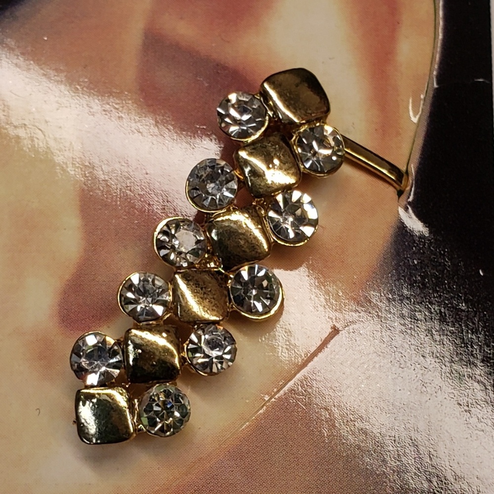 Earring Ear Cuff - Picture 2 of 3